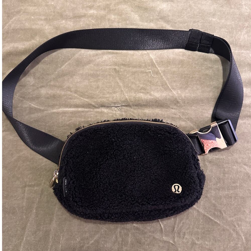 Lululemon Everywhere Belt Bag 1L in Black Sherpa Material Gold Tone Hardware